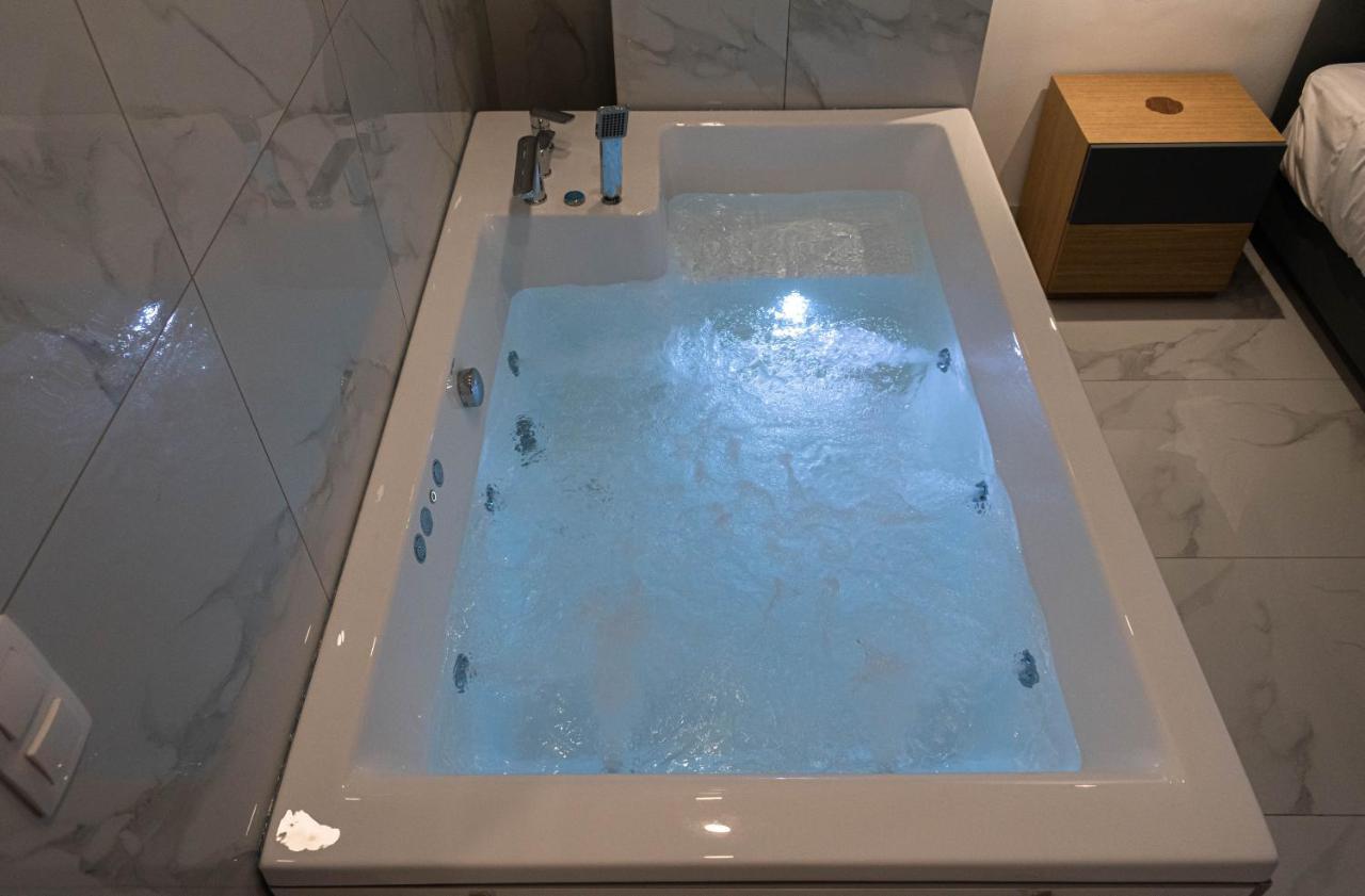 Athens Jacuzzi Apartment Zewnętrze zdjęcie
