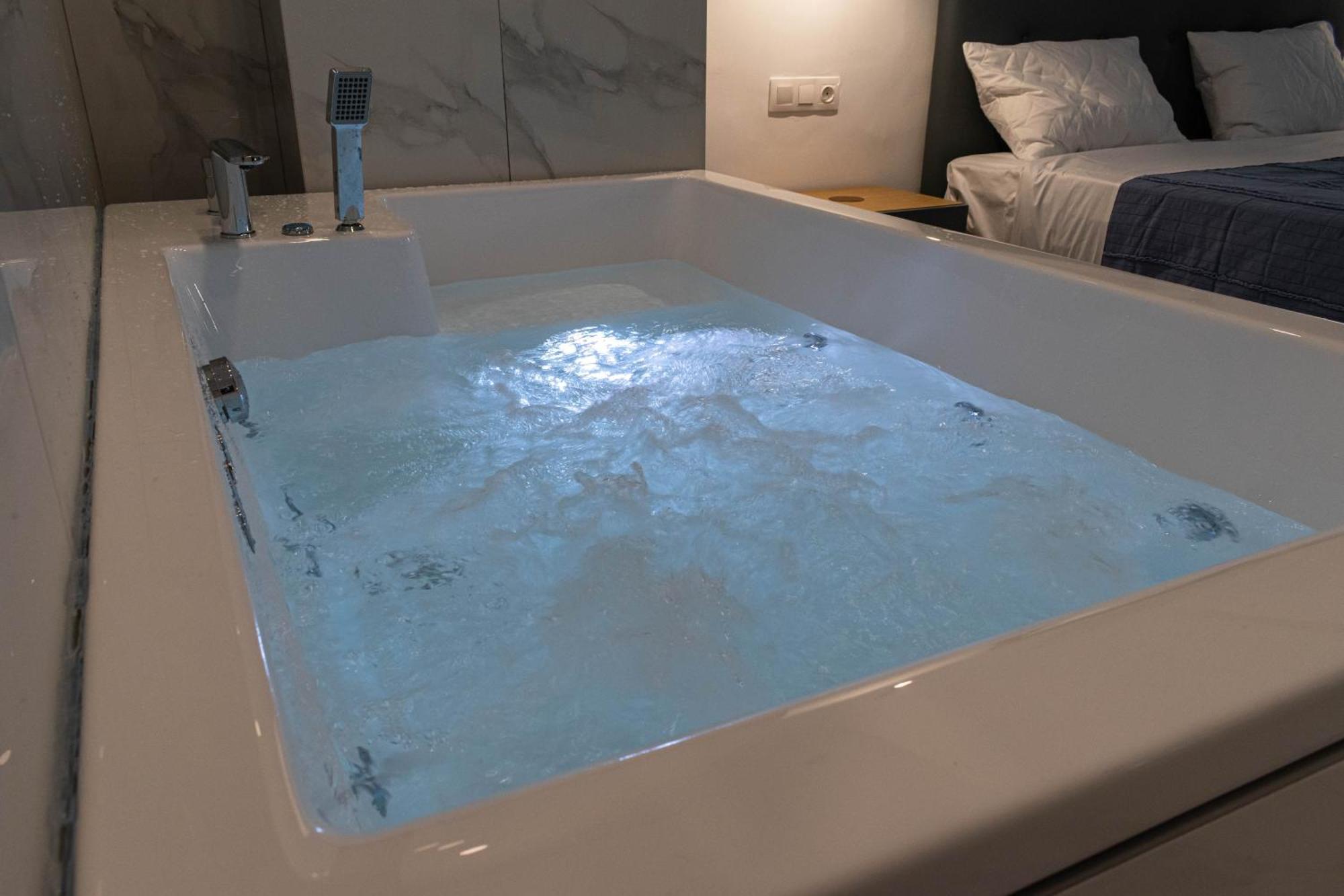 Athens Jacuzzi Apartment Zewnętrze zdjęcie